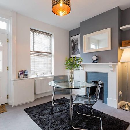 Ashton House - Stylish 2 Bedroom House, Close To Luton Town Center & Airport Екстериор снимка