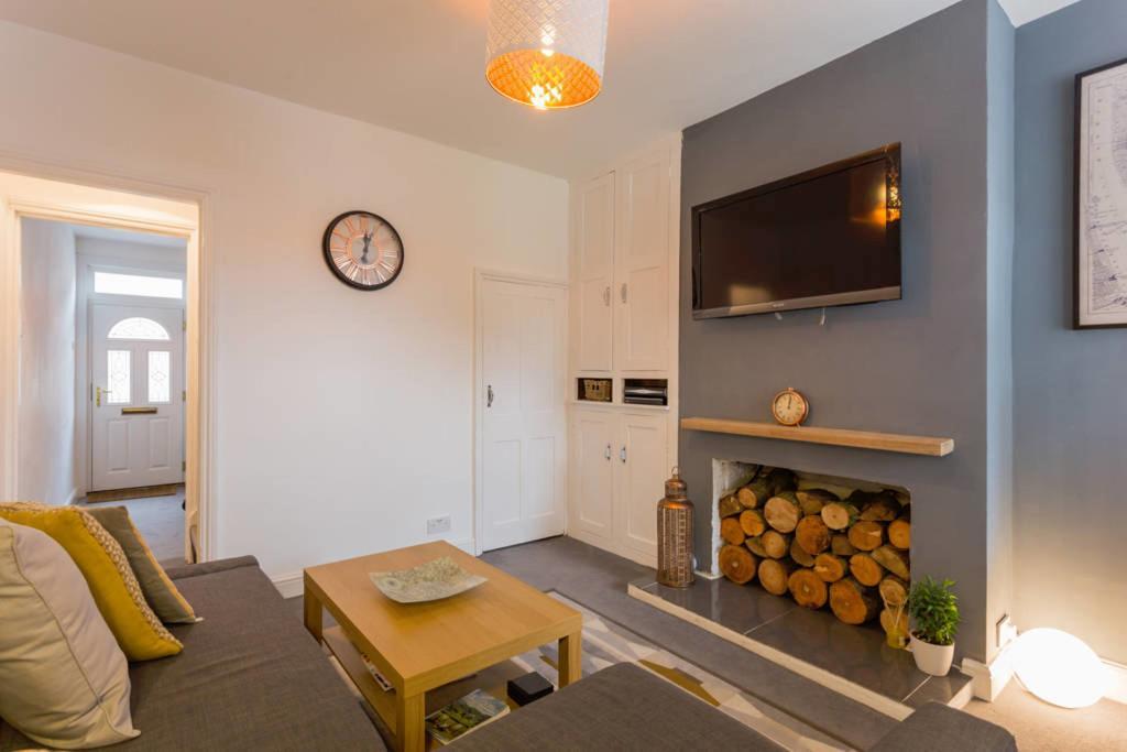 Ashton House - Stylish 2 Bedroom House, Close To Luton Town Center & Airport Екстериор снимка