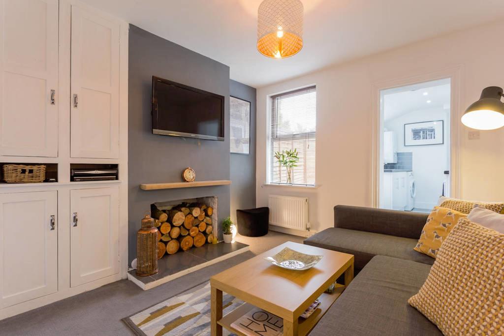 Ashton House - Stylish 2 Bedroom House, Close To Luton Town Center & Airport Екстериор снимка