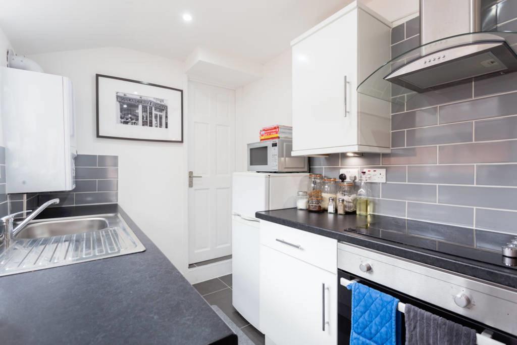 Ashton House - Stylish 2 Bedroom House, Close To Luton Town Center & Airport Екстериор снимка