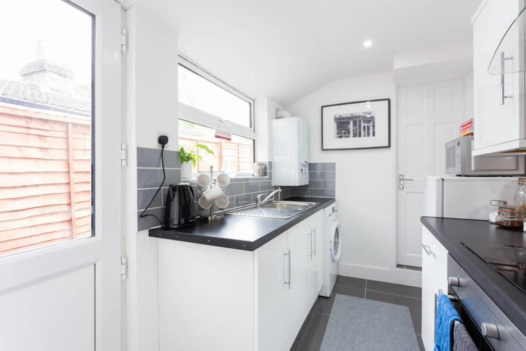 Ashton House - Stylish 2 Bedroom House, Close To Luton Town Center & Airport Екстериор снимка
