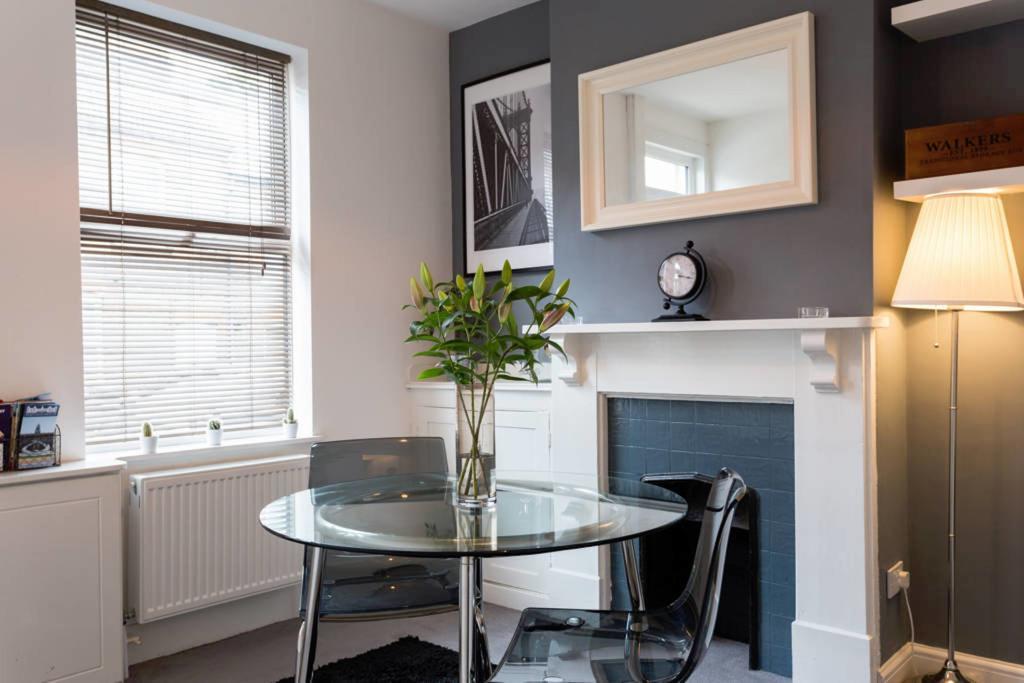 Ashton House - Stylish 2 Bedroom House, Close To Luton Town Center & Airport Екстериор снимка